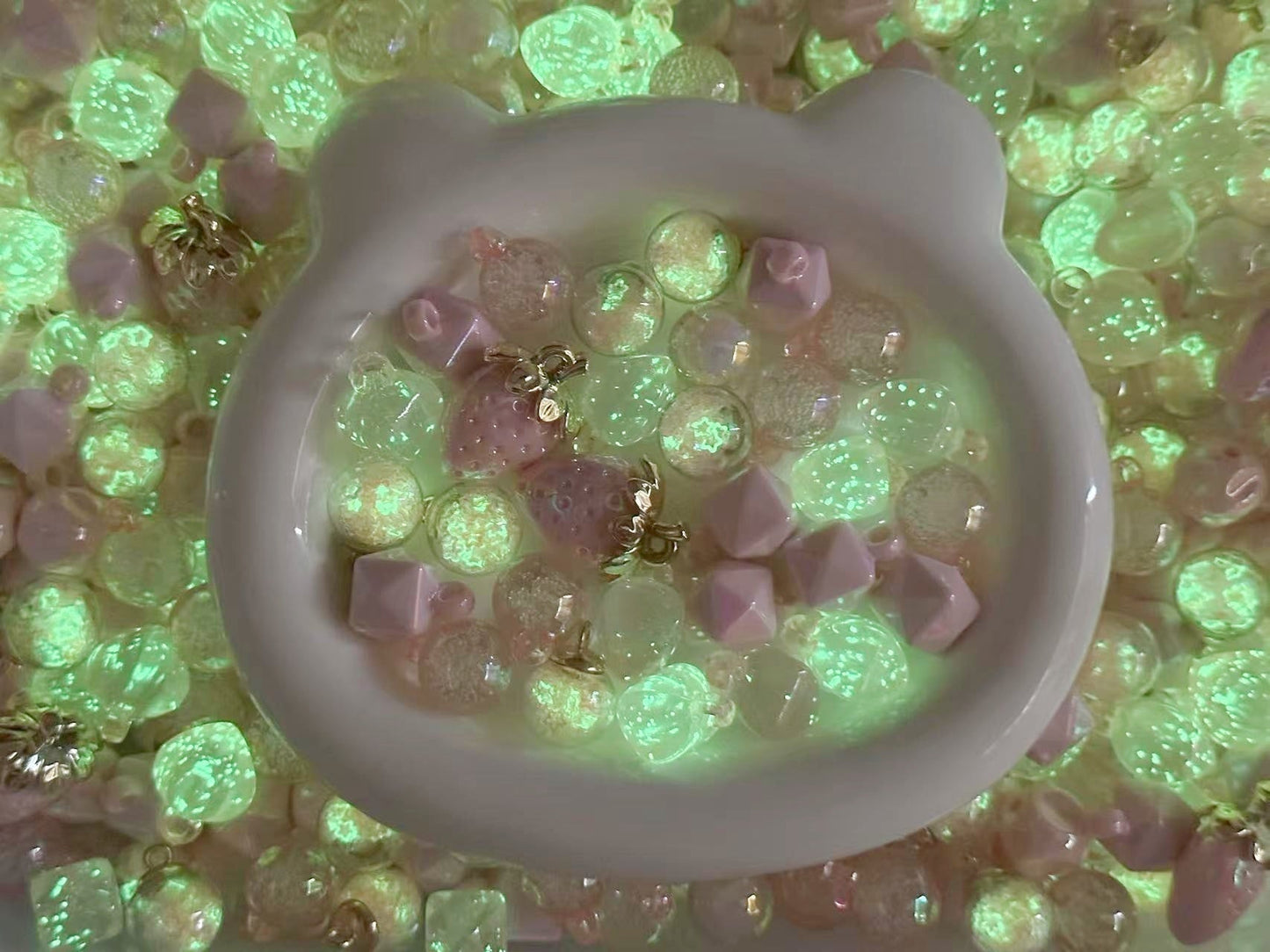 ♥大人気♥8.11再入荷【A203】イチゴアイスクリーム(夜光あり、カン付き4種類とカンなし2種類とカン付きイチゴ、リース作り)