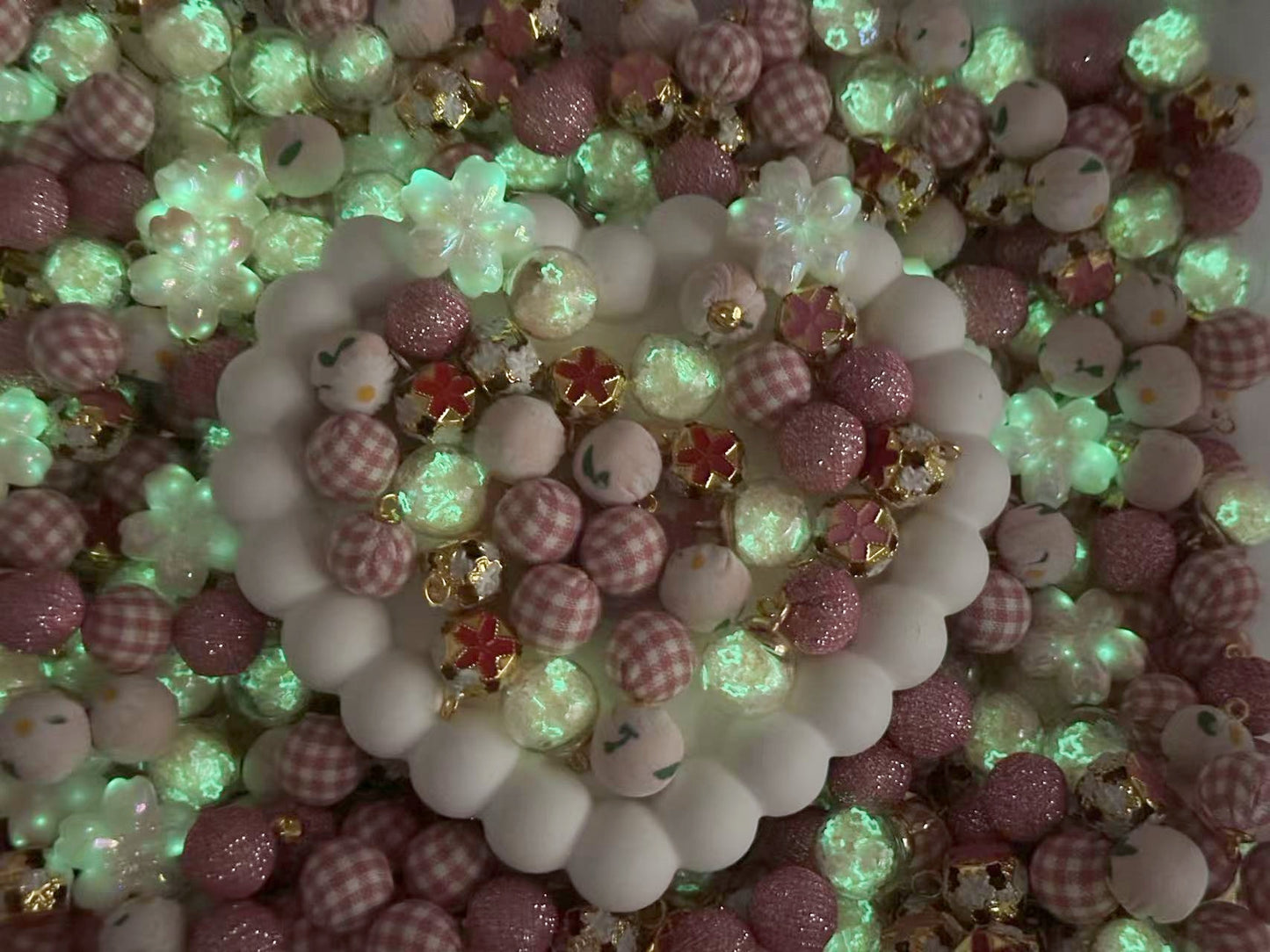 9.22バージョンアップ【A258】禰󠄀豆子(鬼滅の刃シリーズ、夜光あり、カン付き6種類のリース大ミックス)