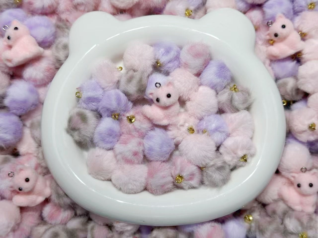 ♥人気♥11.3再入荷【A281】ピンクヒョウ子猫ちゃん(ポンポンカン付きビーズ4種類とパーツ1種類のリース用ミックス)