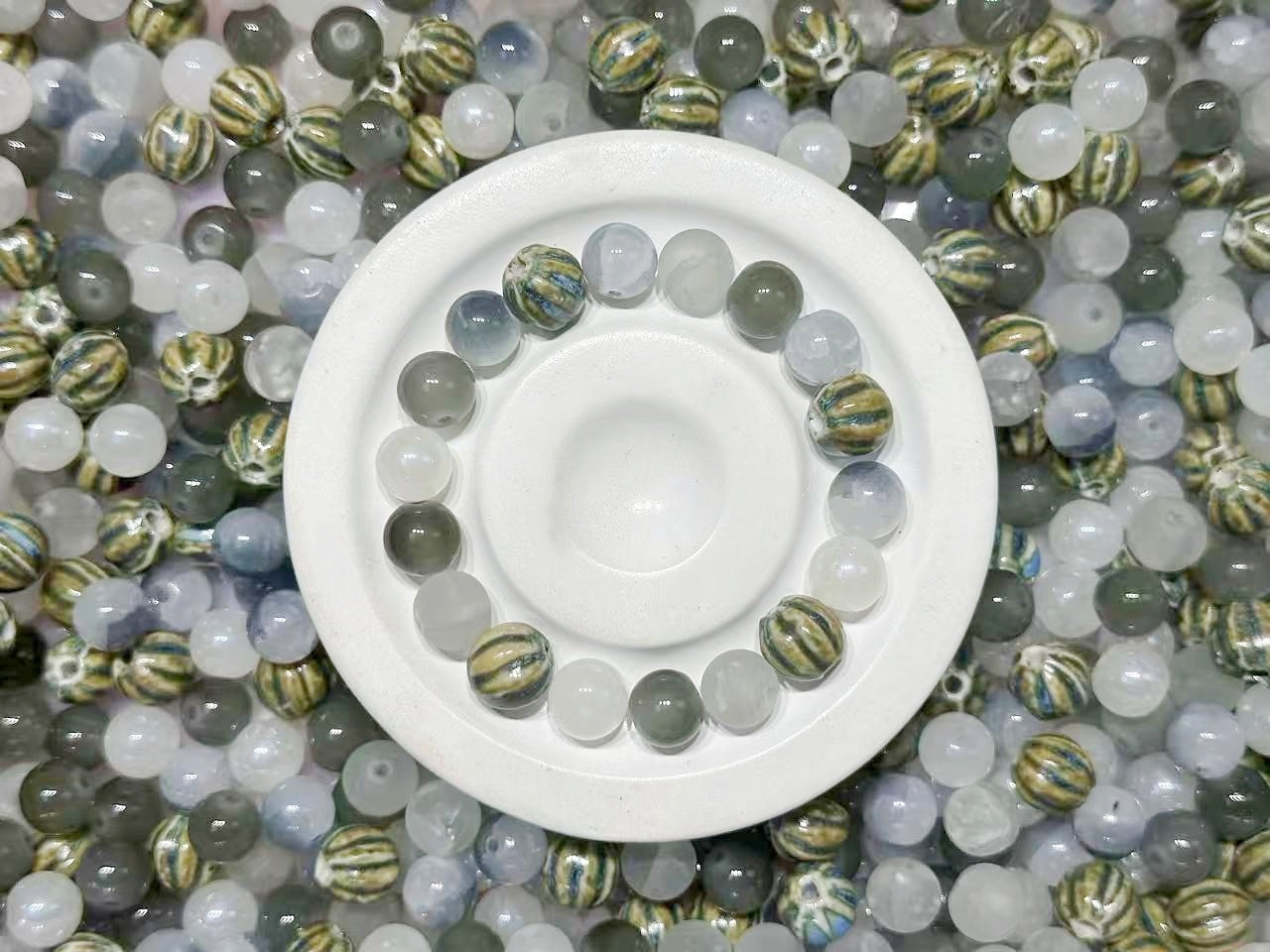 11.6NEW【B108】おじいちゃんとの思い出(高品質陶器ビーズ1種類と高品質ガラスビーズ4種類)(副本)