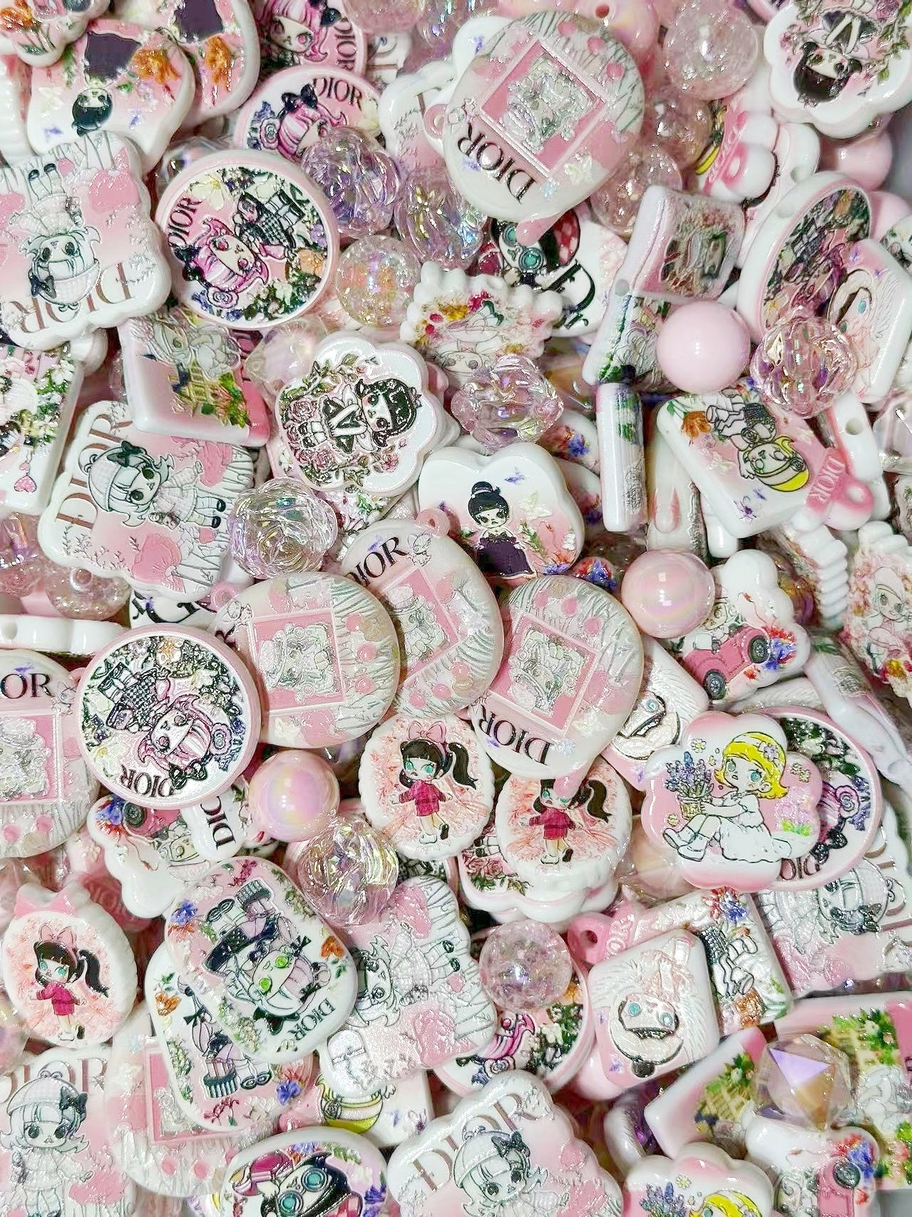 11.17NEW【A354】ディオールガール・モリー(浮き彫りキャラビーズ15種類とアクリルビーズ4種類大ミックス)