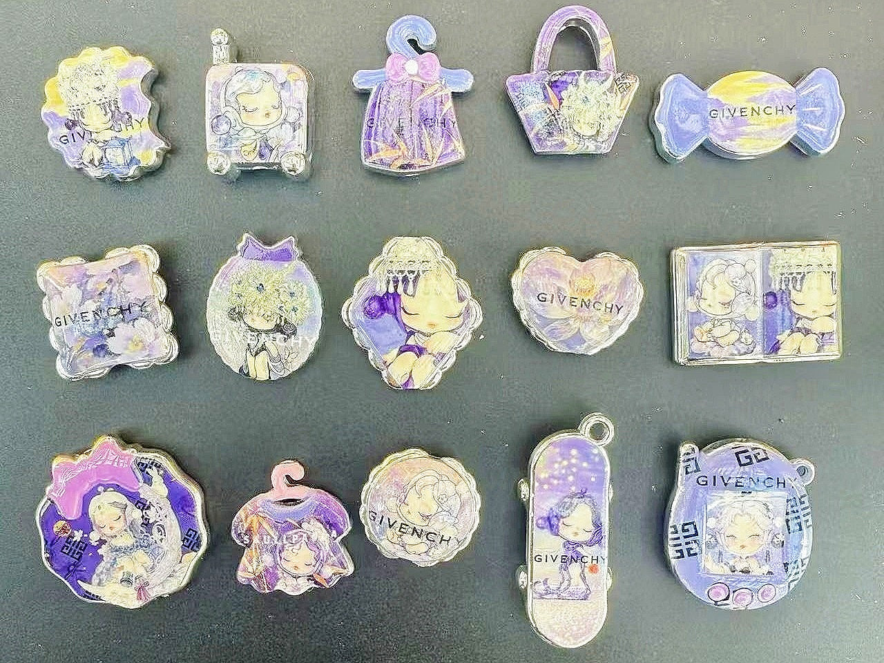 12.11NEW【A387】ジバンシー・SP(シルバーメッキロゴビーズ15種類とアクリルビーズ1種類とメッキビーズ1種類)