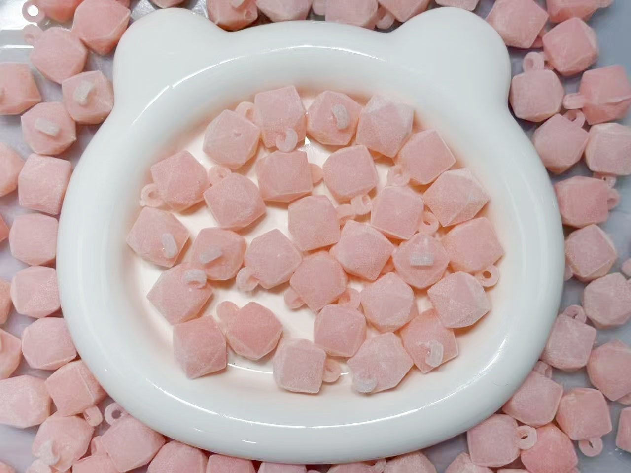 4.23再入荷♥段階式割引♥【T104】多角形フロッキービーズ(♥夜光♥カン付きビーズ、16mm)