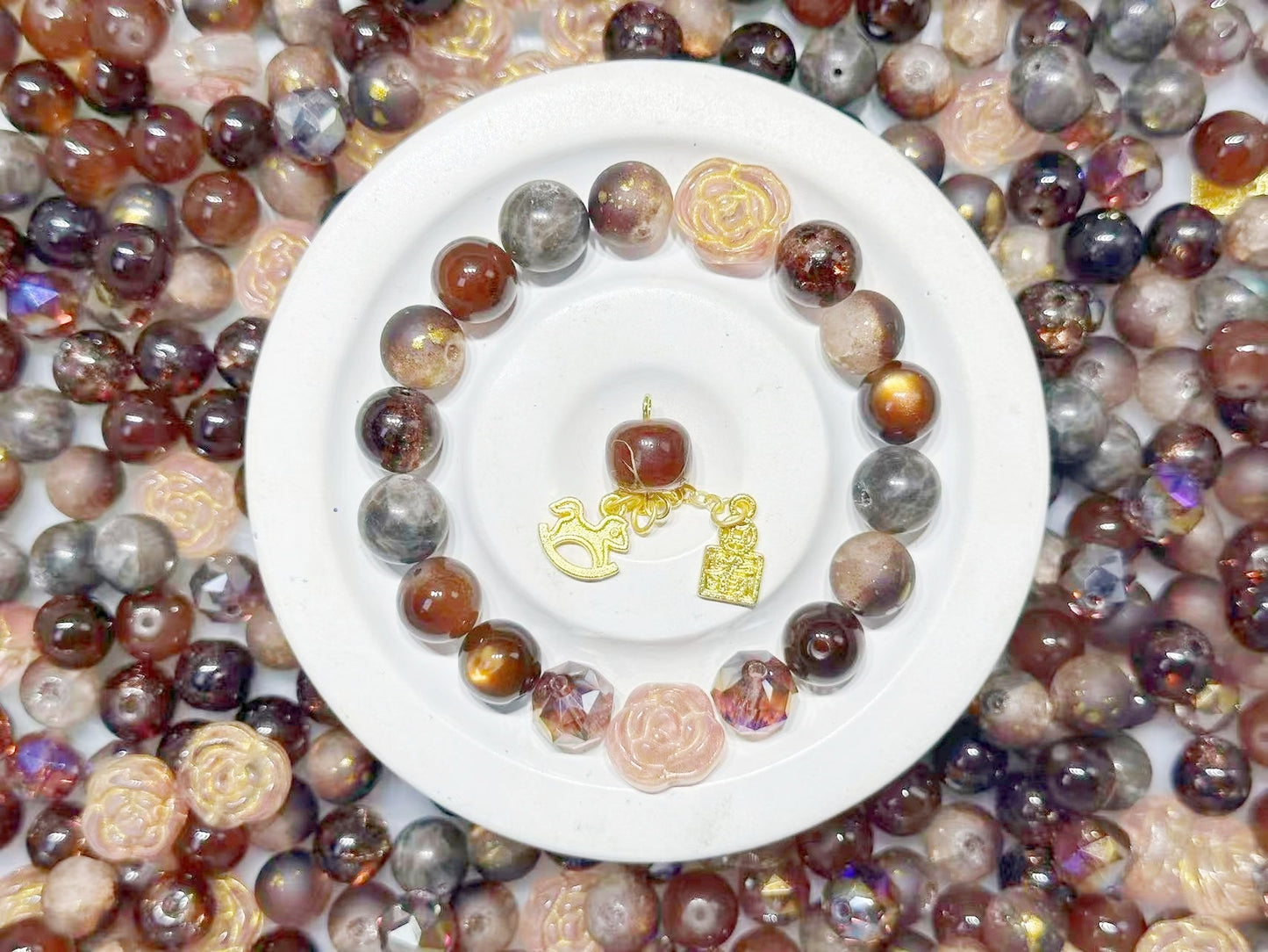 3.10NEW【B132】琥珀の薔薇(コーヒーカラーラブラドライト、刻みガラスビーズ1種類とレジンビーズ1種類、高品質ガラスビーズ3種類とガラス多面カット1種類、高級チャーム1種類)