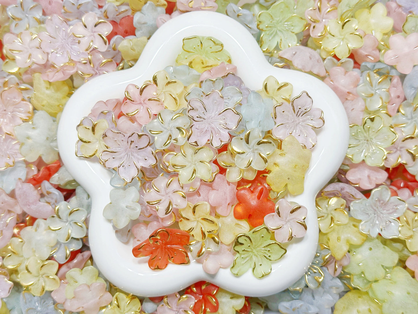 ♥生誕祭イベント限定買①得①♥【L074】金縁結び(マットの桜とプルメリアの2花形、リース用花パーツカラフルミックス)