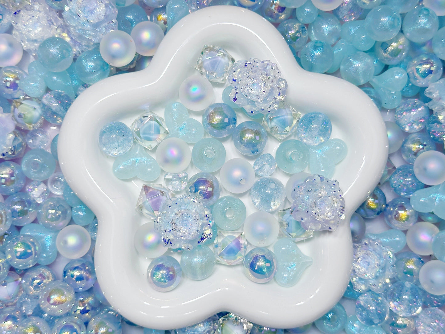 ラスト40ml【A545】月漣に浮かぶ青薔薇(夜光有り、レジン3種類入りの約8種類のストラップ用大ミックス)