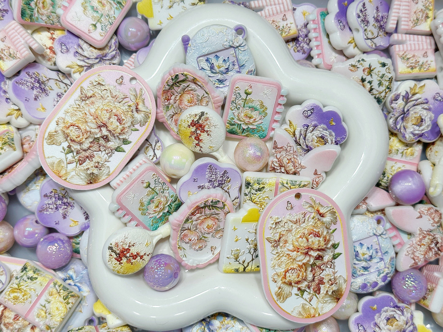 7.17NEW【A566】華の楽園(刺繍浮き彫りビーズ10種類などのストラップ用大ミックス)