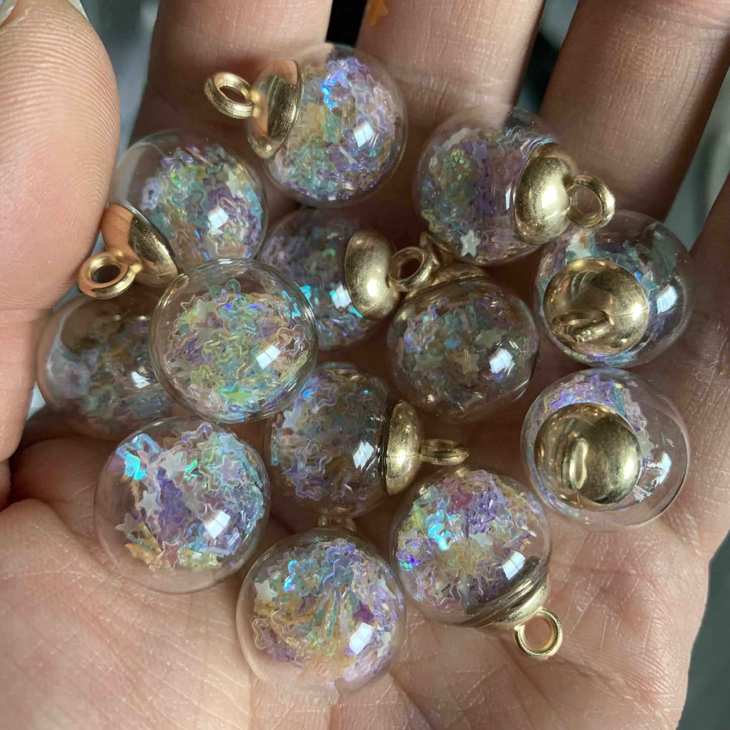 ♥人気♥12.3再入荷と更新あり【T058】(段階式割引あり)星ラメ入りビーズ(夜光、カン付き、16cm)