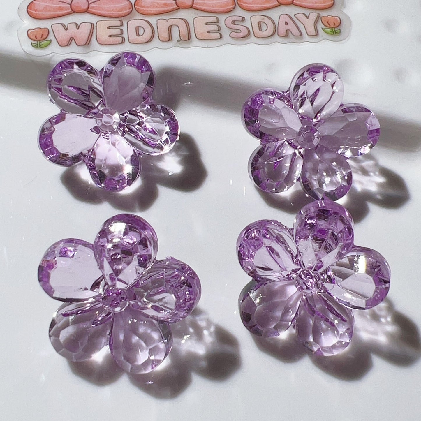 ♥大人気♥5.28【T005】(段階式割引あり)クリア桜の花(アクリル、カン付き、直径約22mm)