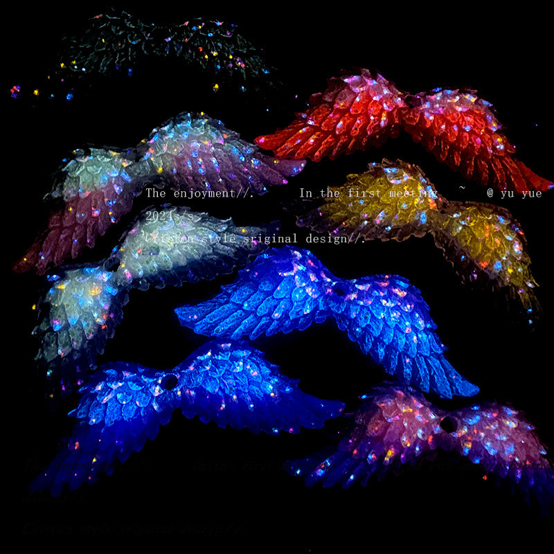 2.13NEW♥段階式割引♥【P098】キラキラ翼(夜光、レジン約100×33mm)