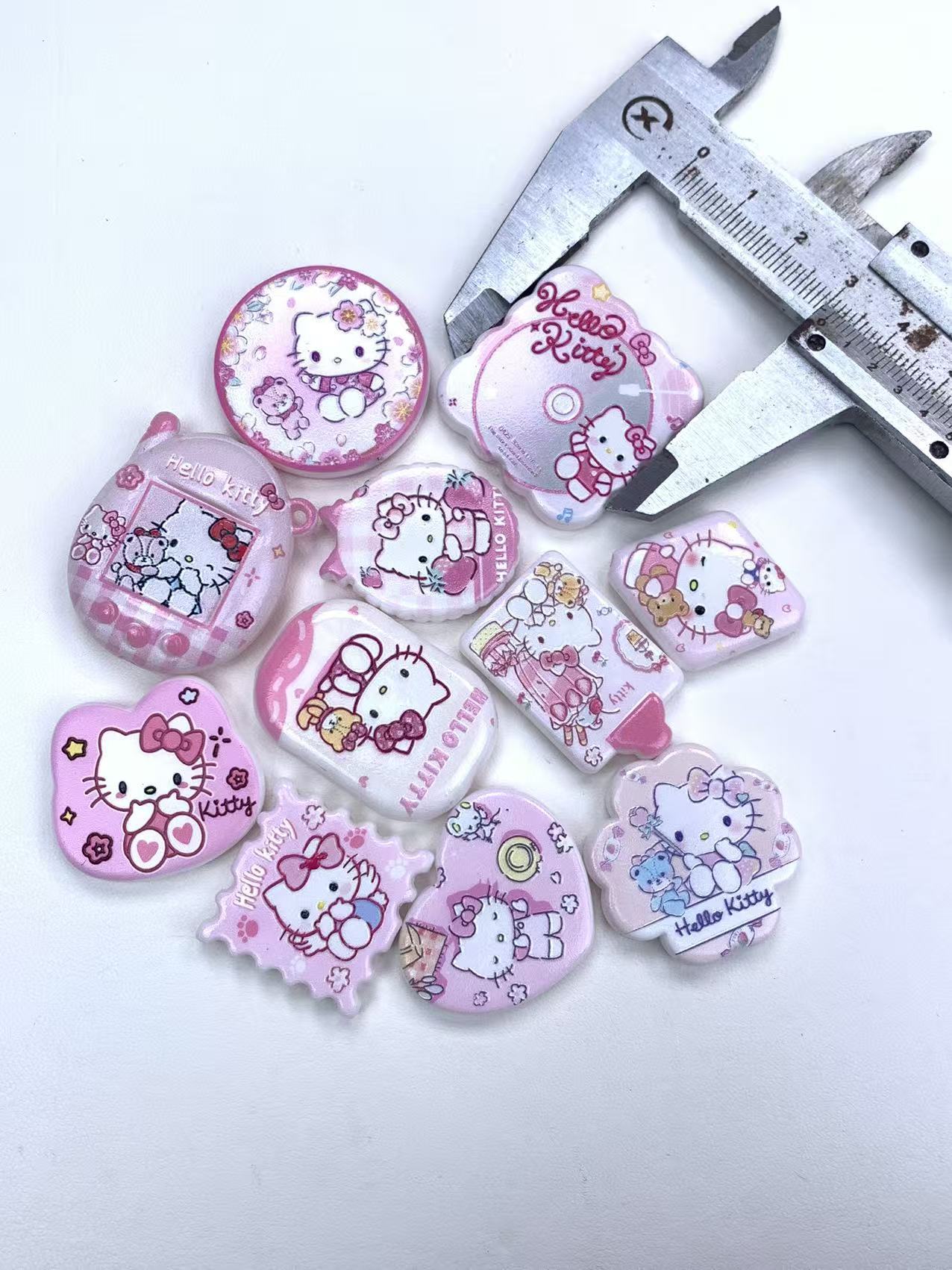 12.25再入荷【FA002】可愛い白猫(浮き彫りキャラビーズ11種類)