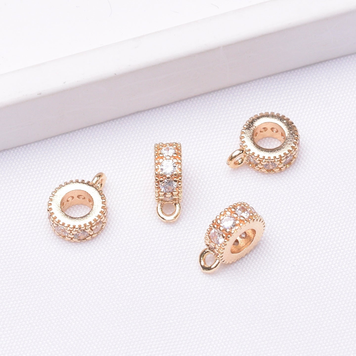 ♥人気♥9.8再入荷(段階式割引あり)【P040】カン付きロンデル(ラメ付き、8mm)