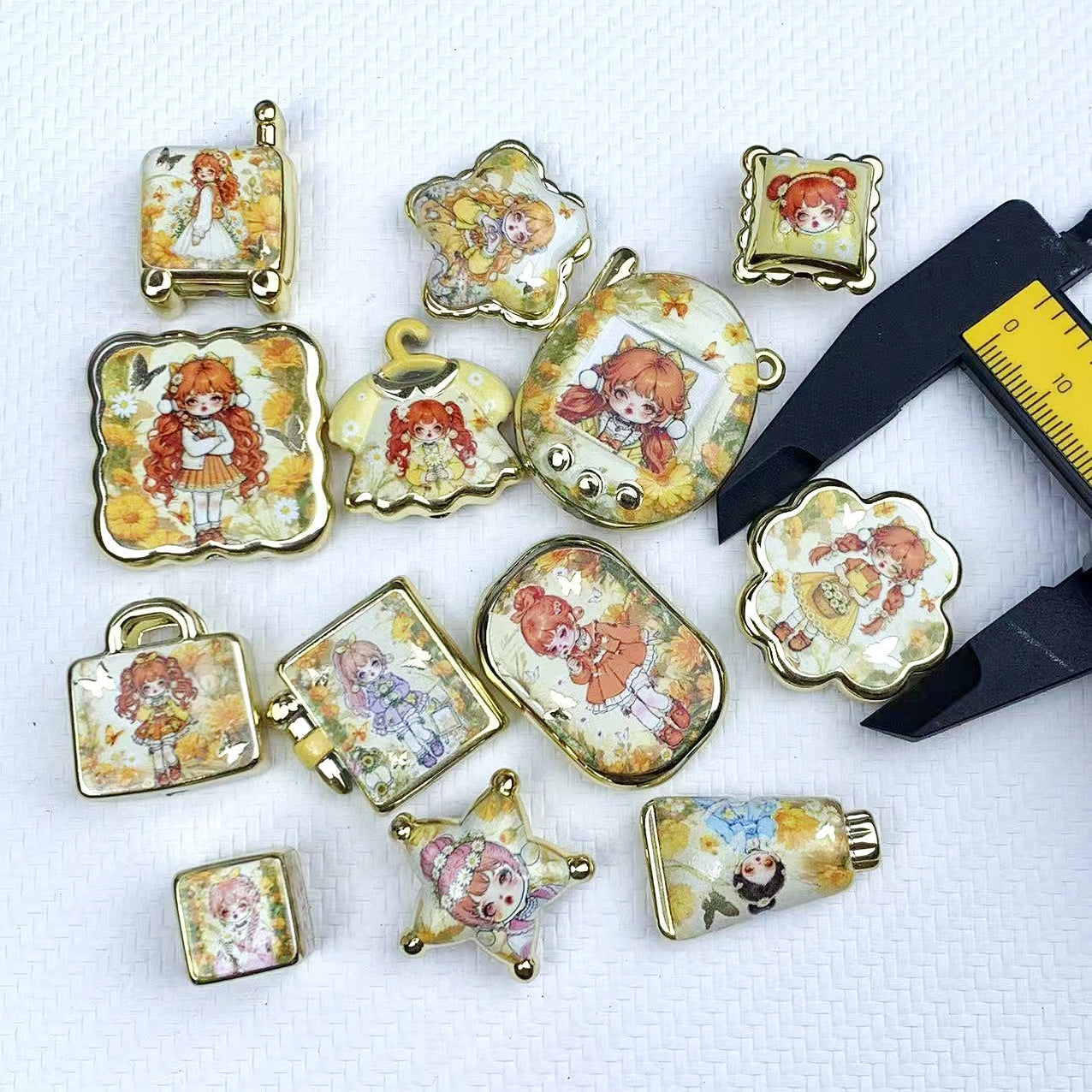 2.14少量再入荷【A426】デイジープリンセス・SP(ゴールドメッキキャラビーズ13種類とアクリルビーズ1色とゴールドメッキビーズ1色)