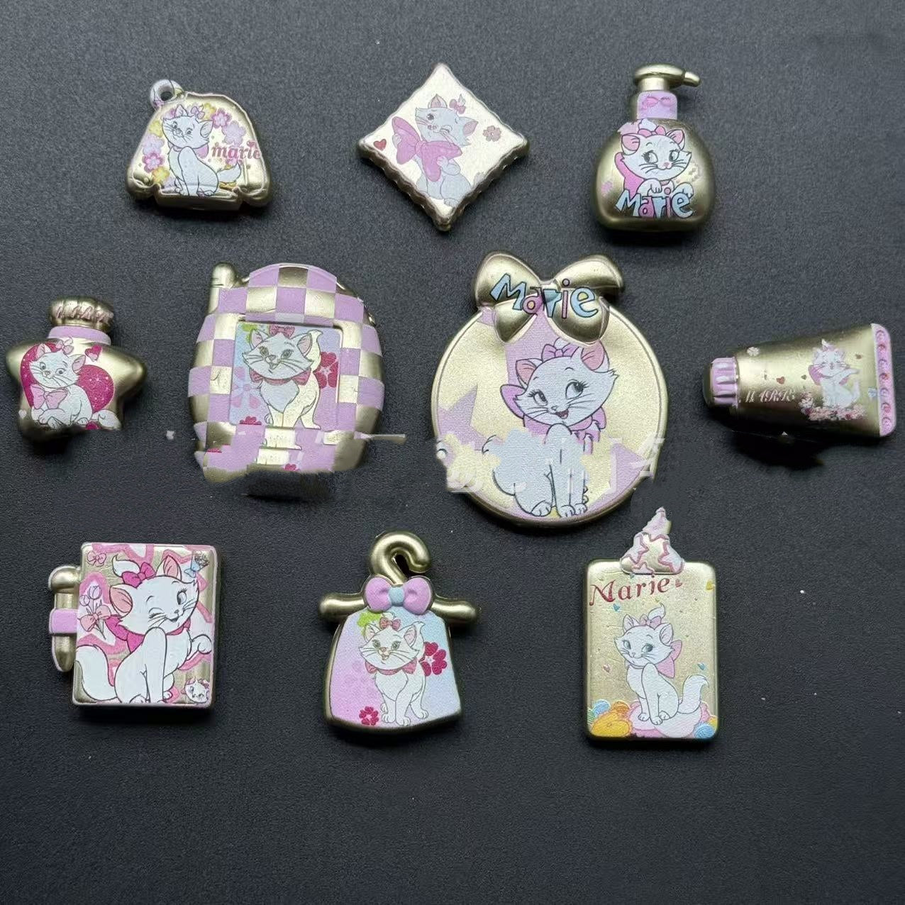 3.11NEW【A478】猫のマリーちゃん(マットゴールドキャラビーズ約10種類とアクリルビーズ2種類)