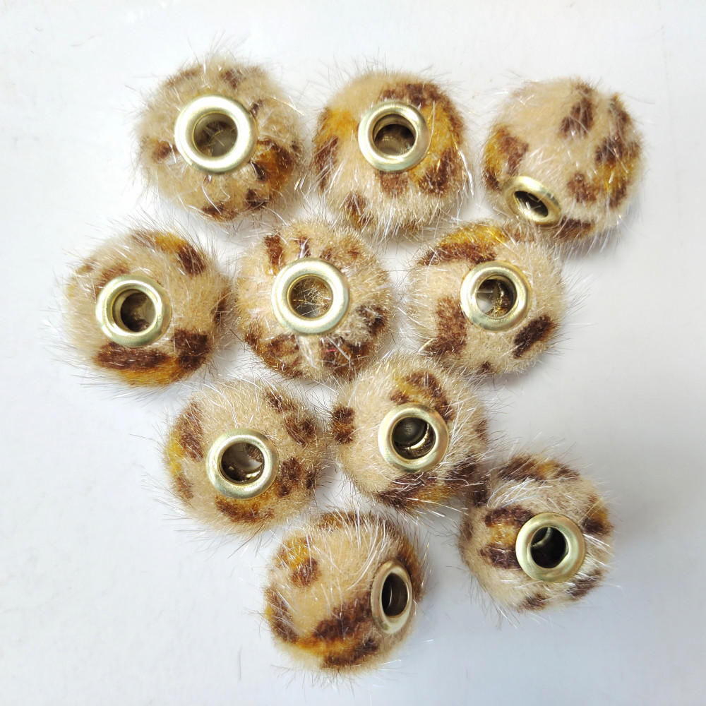 9.8NEW(段階式割引あり)【T076】もふもふヒョウ柄ビーズ(カンなし)