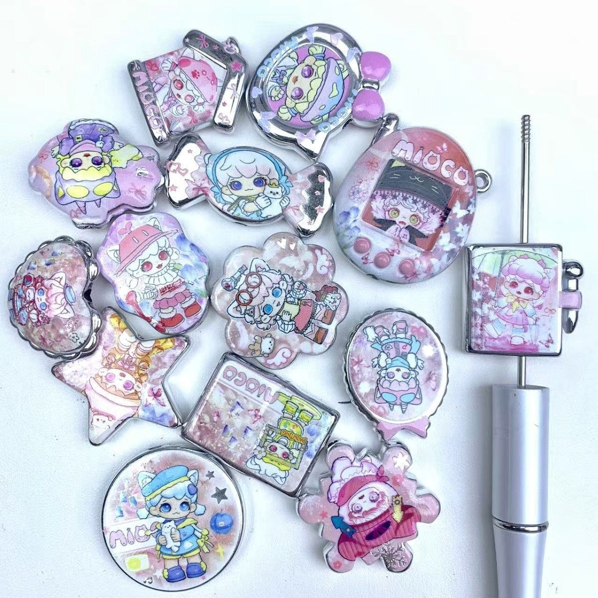 ♥生誕祭イベント限定買①得①♥【A398】にゃんこ・MIOCO(シルバーメッキキャラビーズ15種類とアクリルビーズ2種類とメッキビーズ10mm1種類)