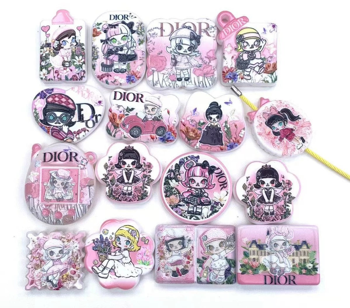 11.17NEW【A354】ディオールガール・モリー(浮き彫りキャラビーズ15種類とアクリルビーズ4種類大ミックス)