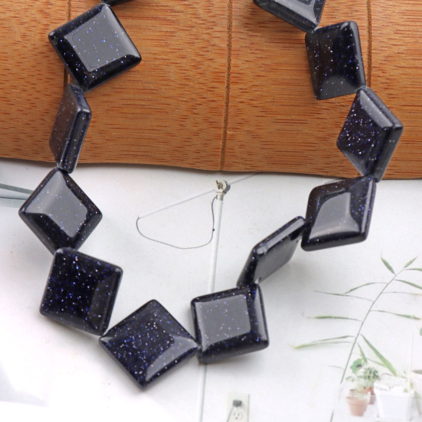 【C089】ブルーサンドストーン(精神安定・直感力UP、斜め穴扁方形、約10mm×10mm)