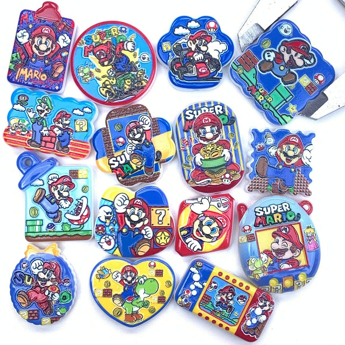 11.18NEW【A357】スーパーマリオ(浮き彫りキャラビーズ15種類とアクリルビーズ1種類)