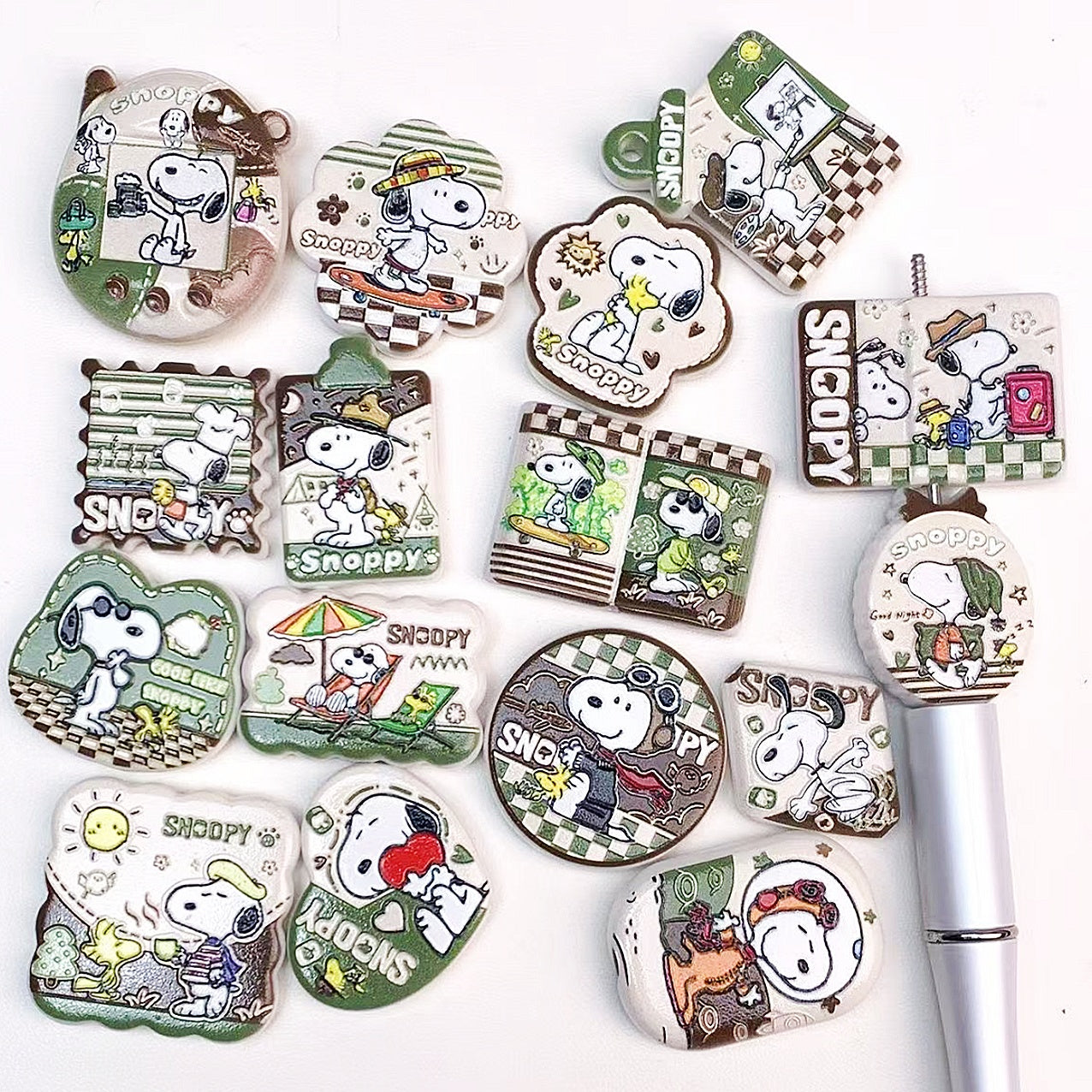 12.16再入荷【A381】コーヒー好きスヌーピー(浮き彫りキャラビーズ15種類とアクリルビーズ2種類)