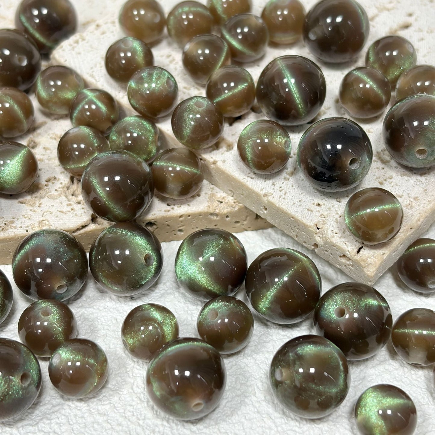 3.27NEW♥段階式割引♥【T142】木星の記憶(レジンビーズ、タイガーアイ光沢、16mm)