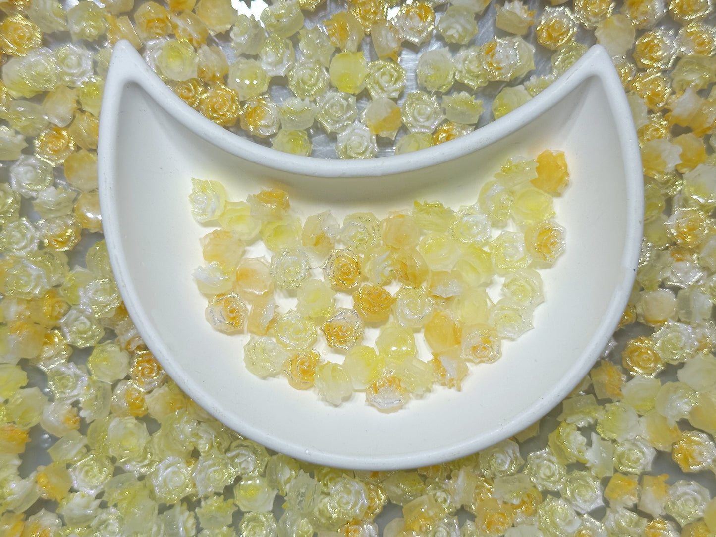 ♥大人気♥7.19再入荷【A197】金のお花(夜光ソフトバラ新色)