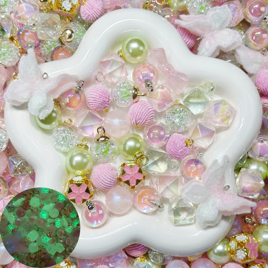 4.9NEW【L082】春恋の桜雨（カン付き7種類とカンなし3種類と蝶々チャーム1種類のリース用ミックス、置き型リース可）