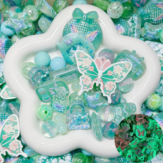 4.22NEW【A500】ミントウィンドに載せる蝶（夜光浮き彫りプリントビーズ約10種類、レジン3種類など入りのストラップ用大ミックス）