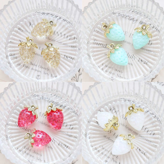 2.3NEW♥段階式割引♥【T127】苺季節2（高級イチゴチャーム、約32mm*24mm）