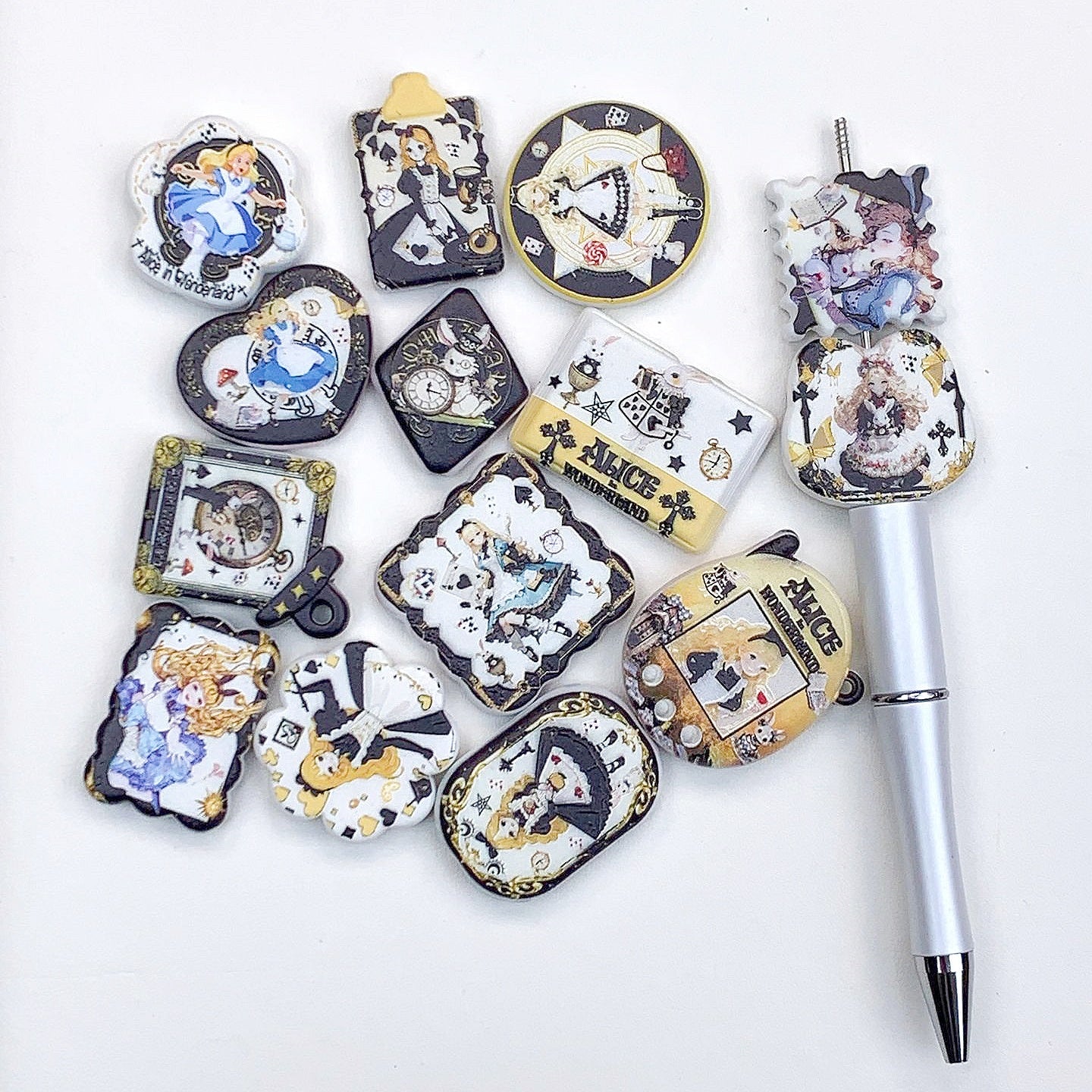 ♥人気♥12.10再入荷【A370】クロム・アリス（浮き彫りロゴキャラビーズ14種類とアクリルビーズ2種類）