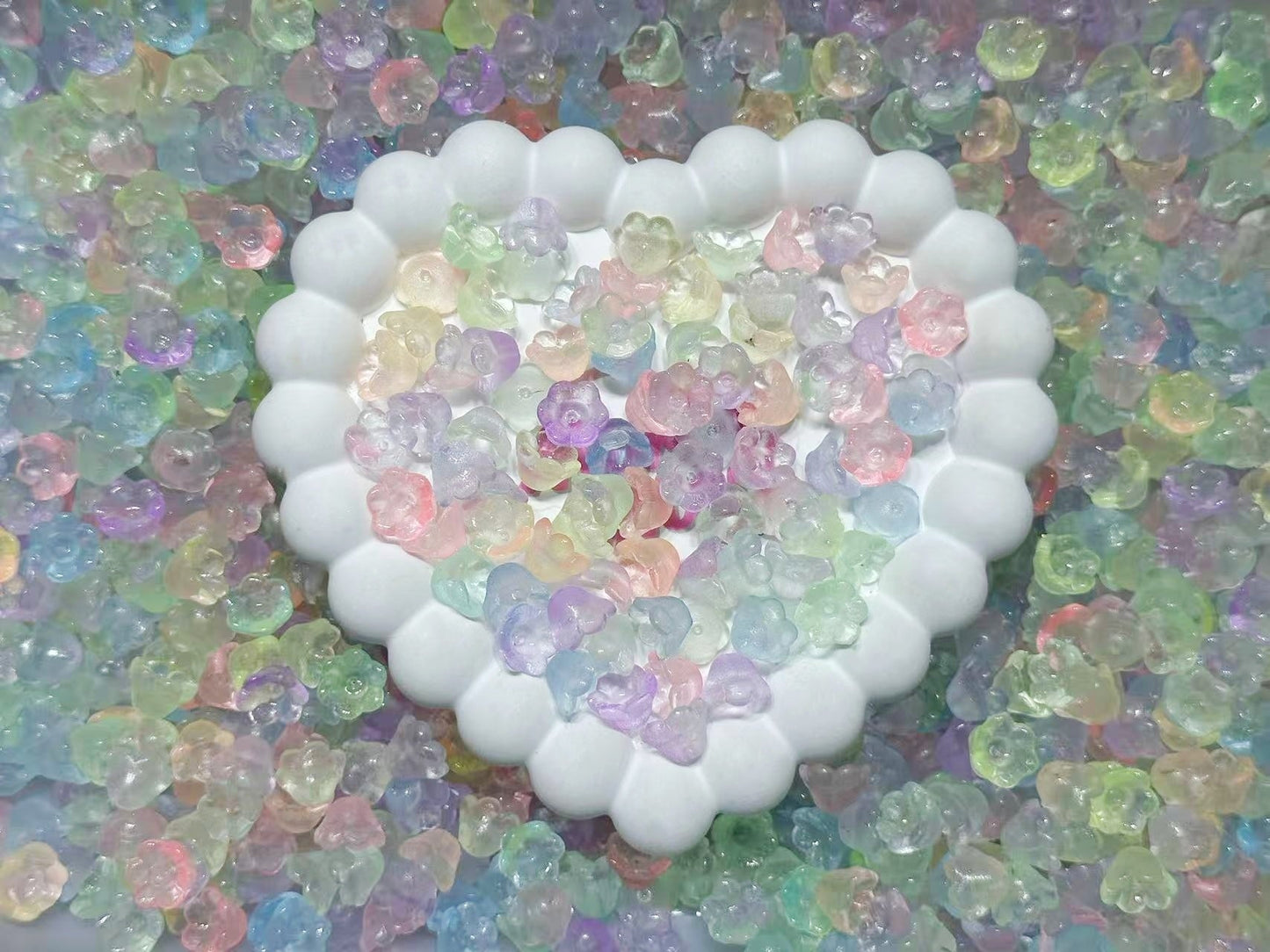 ♥大人気♥7.3再入荷【A137】ピカピカキャンディー（夜光ガラス鈴蘭8x10mm）