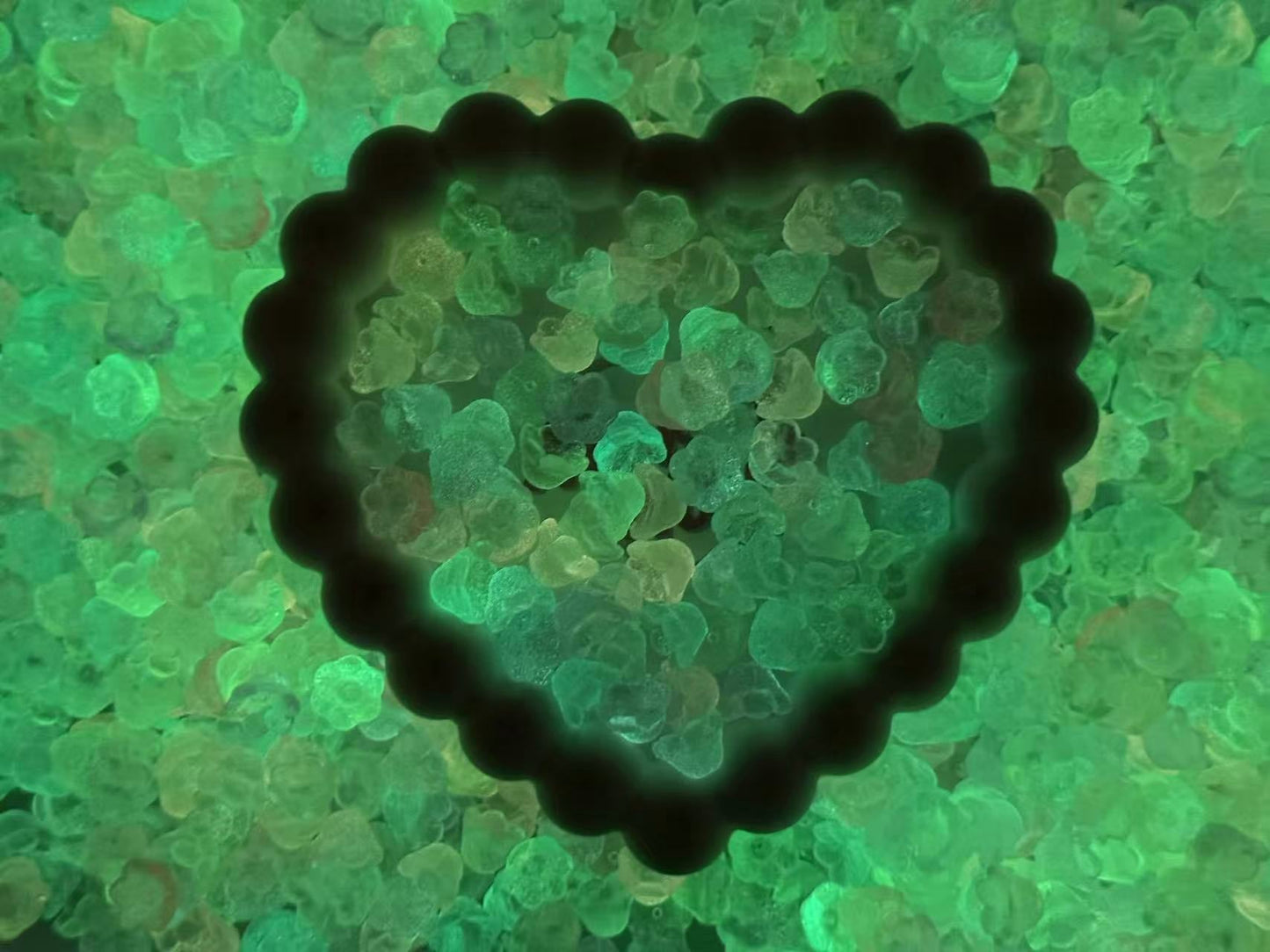 ♥大人気♥1.12再入荷【A137】ピカピカキャンディー（夜光ガラス鈴蘭8x10mm）