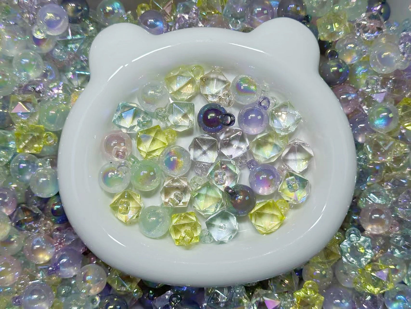 ♥人気♥8.12再入荷（現場制作）【A229】キラキラドリームシャボン（夜光あり、カン付きのクリア多角形8色と星空6色の大ミックス、リース作り）