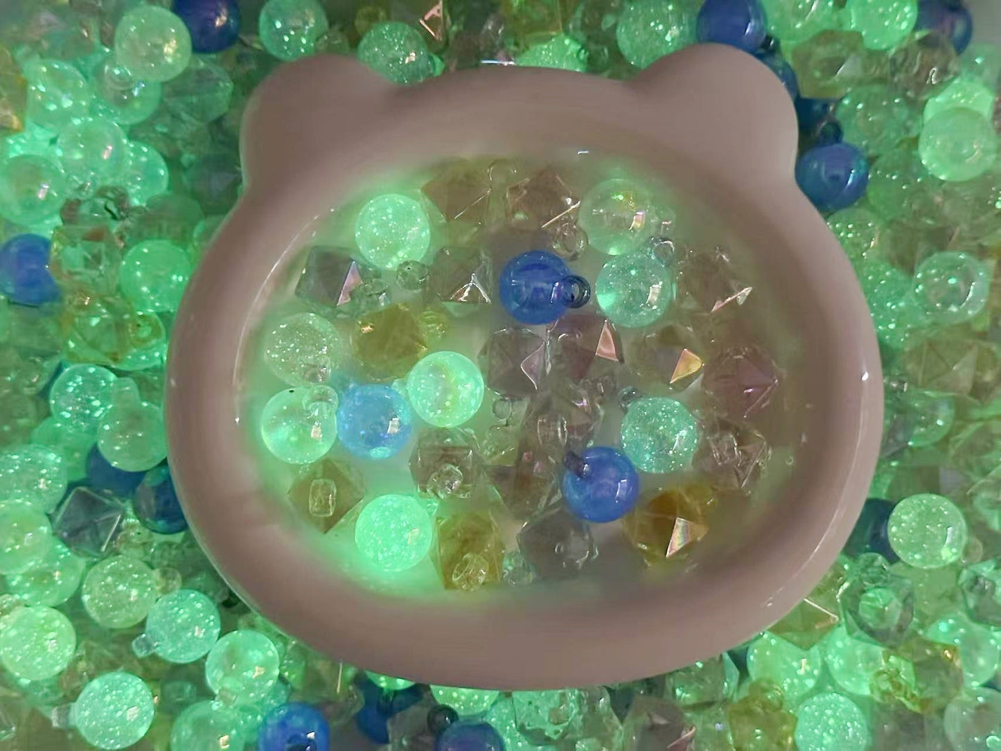 ♥人気♥8.12再入荷（現場制作）【A229】キラキラドリームシャボン（夜光あり、カン付きのクリア多角形8色と星空6色の大ミックス、リース作り）