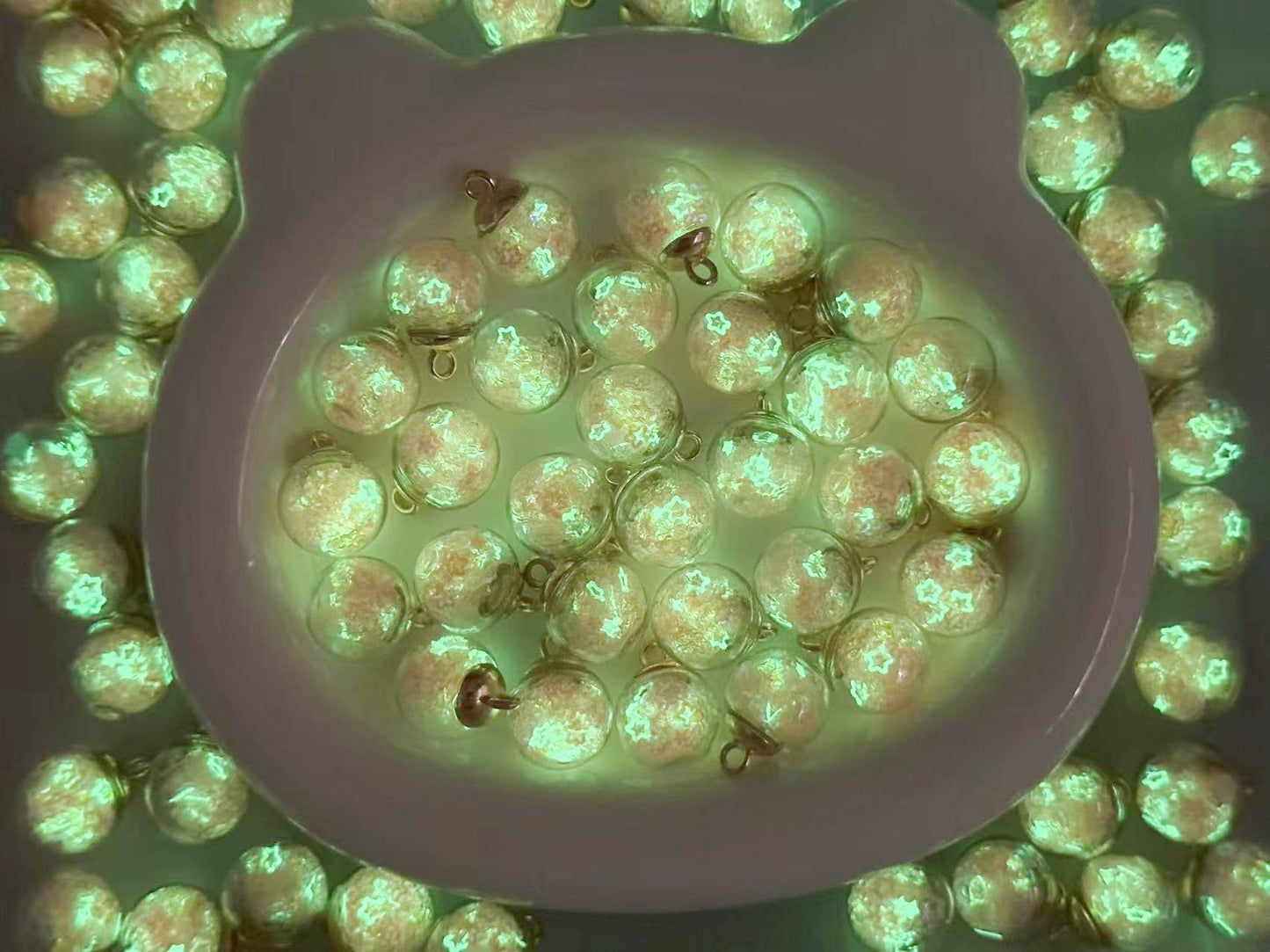 11.6再入荷【T058】（段階式割引あり）星ラメ入りビーズ（夜光、カン付き、16cm）