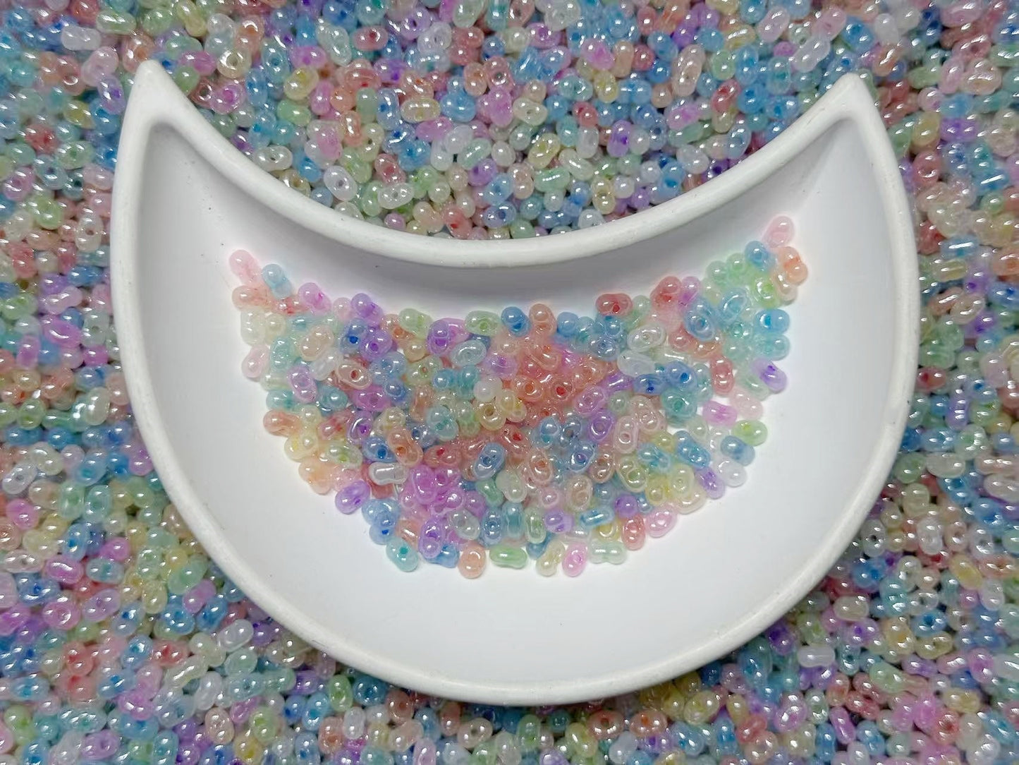 10.21NEW♥段階式割引あり♥【T087】ピーナッツビーズ集合（3×6mm、ガラス製）