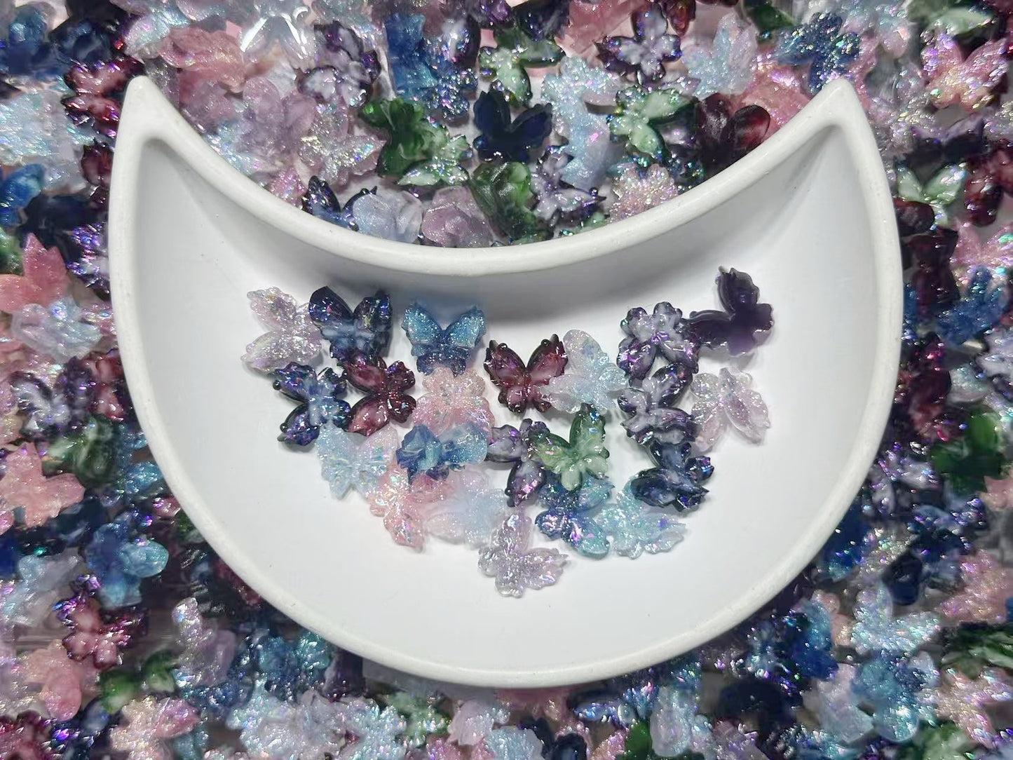 10.29再入荷と更新あり【A318】暗夜に光る蝶（夜光ソフト蝶々9色、12.7×11.5mm）