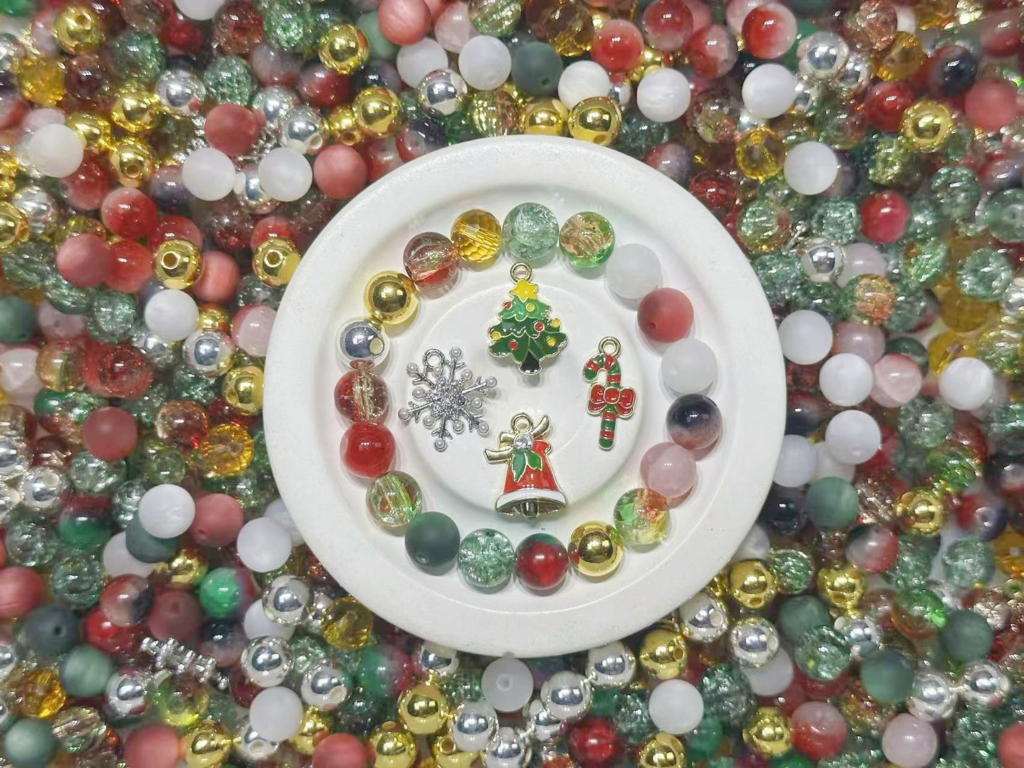 10.24NEW【B103】クリスマスイブ（高品質ガラスビーズ6種類とマットレンジビーズ3色と金銀2色パールと高品質チャーム4種類の大ミックス）