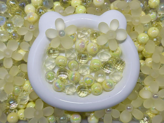 10.24NEW【A317】レモンソーダ（夜光あり、カン付きビーズ4種類とカン付きお花とカンなし2種類のリース用大ミックス）