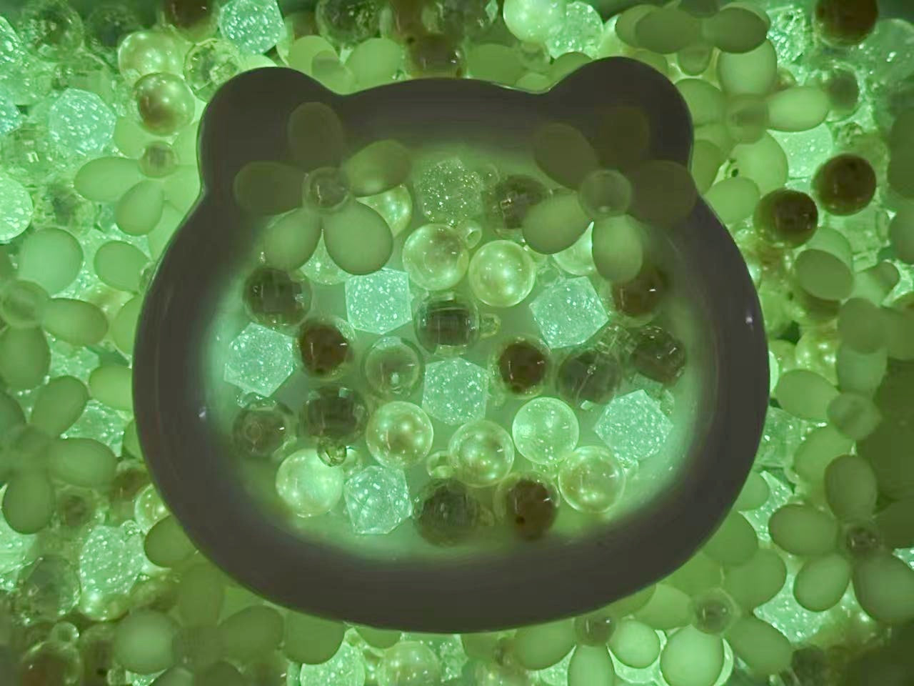 10.24NEW【A317】レモンソーダ（夜光あり、カン付きビーズ4種類とカン付きお花とカンなし2種類のリース用大ミックス）