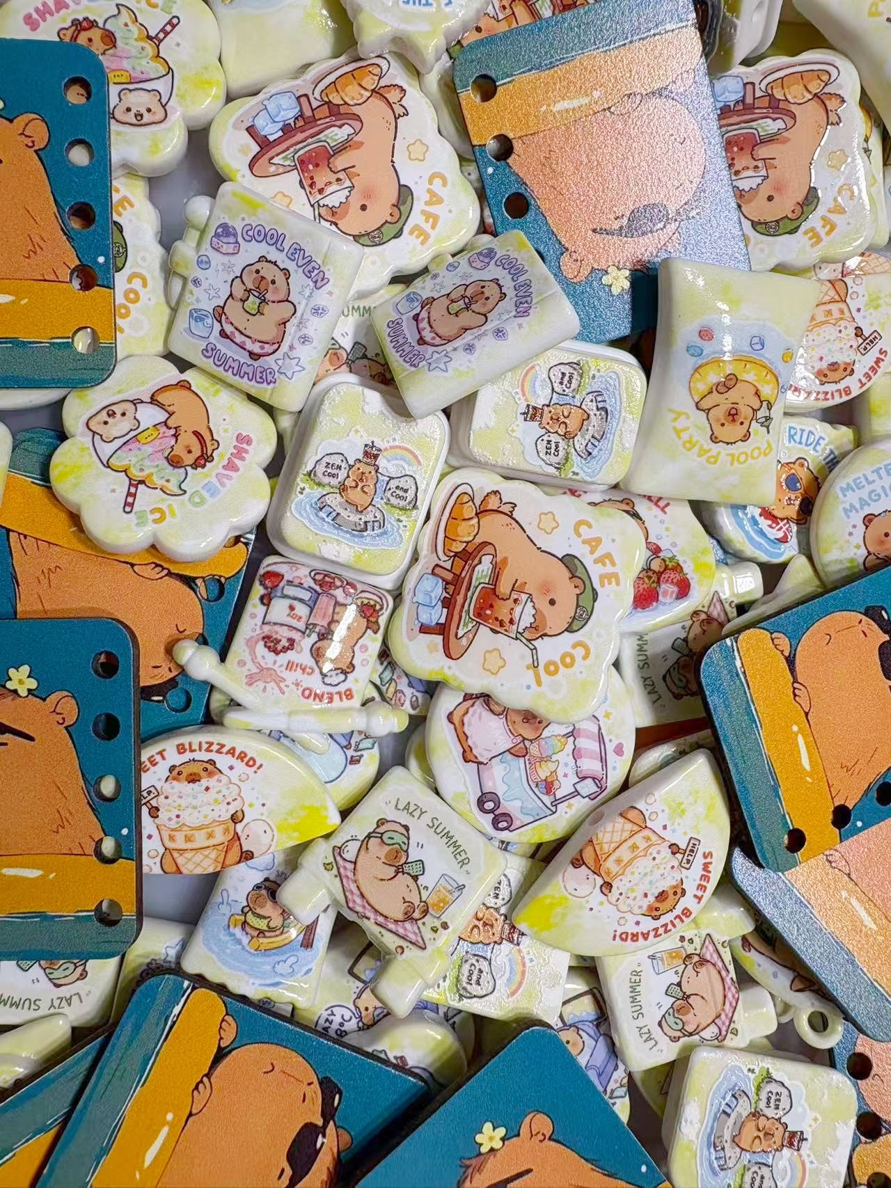 10.30NEW【A327】カピバラ（キャラビーズ15種類とミニブック1種類大ミックス）