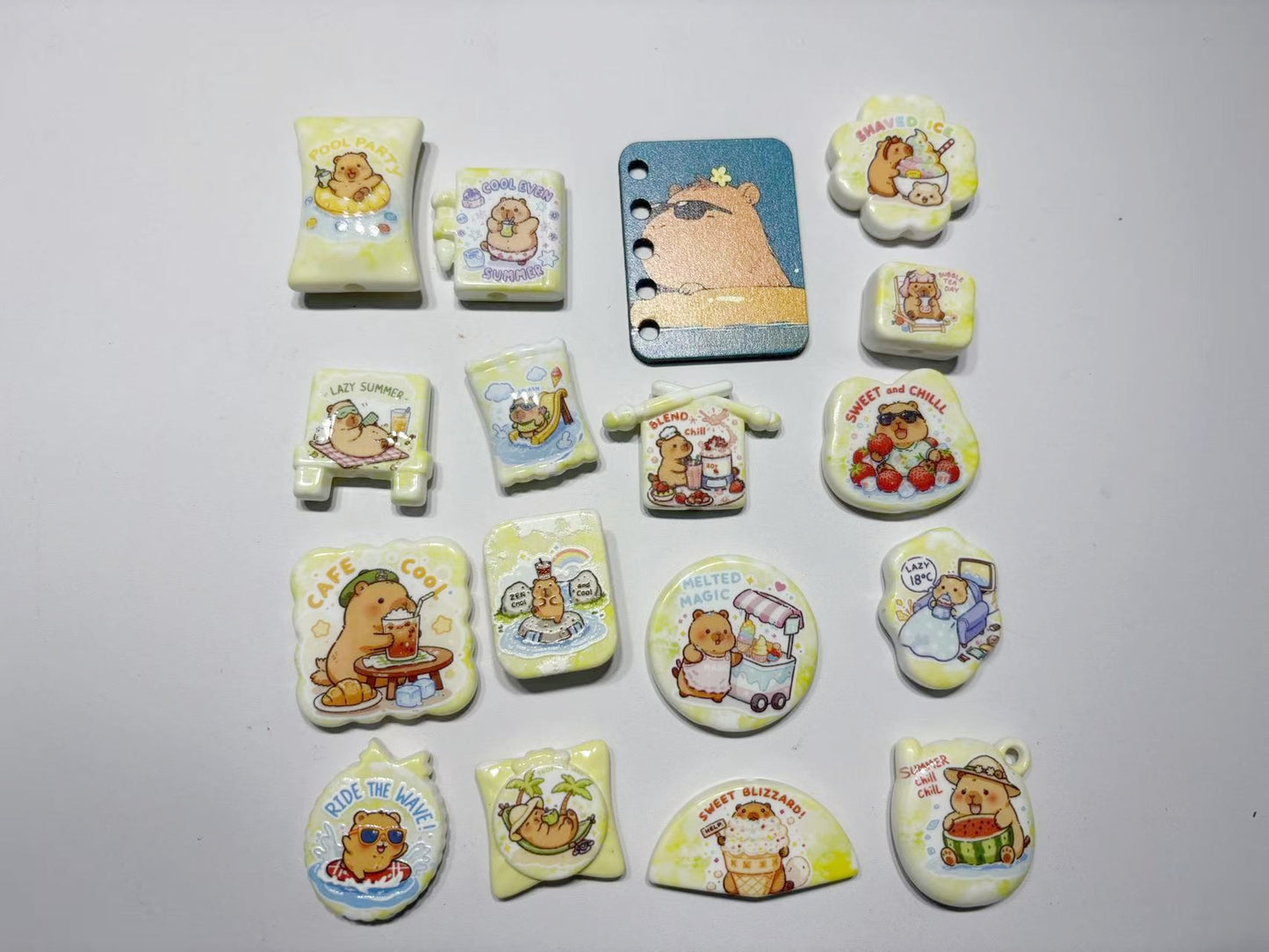 10.30NEW【A327】カピバラ（キャラビーズ15種類とミニブック1種類大ミックス）