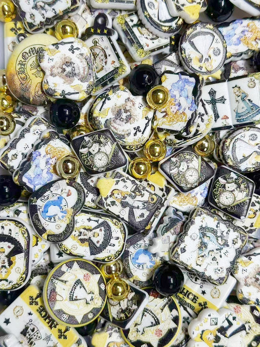 ♥人気♥12.10再入荷【A370】クロム・アリス（浮き彫りロゴキャラビーズ14種類とアクリルビーズ2種類）