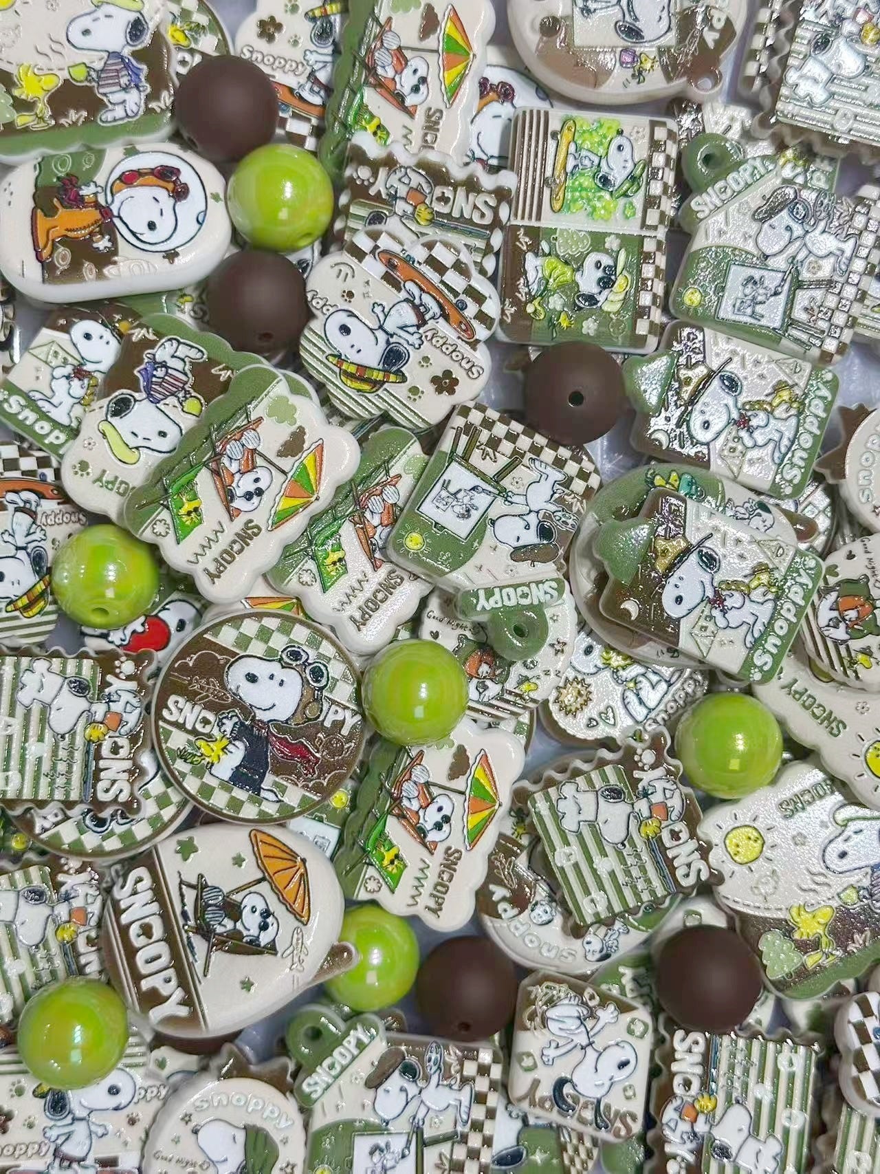 12.16再入荷【A381】コーヒー好きスヌーピー（浮き彫りキャラビーズ15種類とアクリルビーズ2種類）