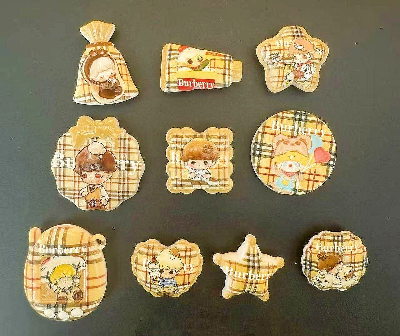 12.12NEW【A390】バーバリーボーイ・DIMOO（浮き彫りロゴキャラビーズ10種類とアクリルビーズ4種類）