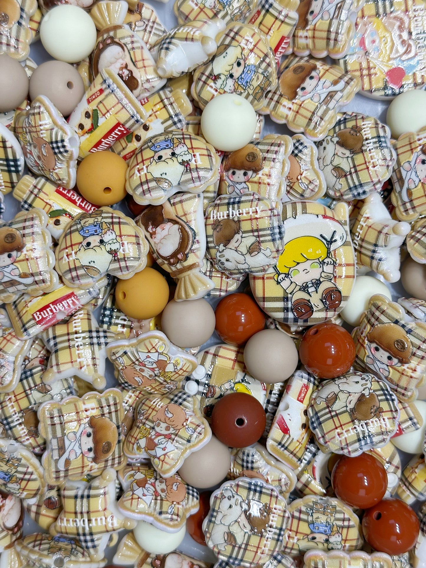 12.12NEW【A390】バーバリーボーイ・DIMOO（浮き彫りロゴキャラビーズ10種類とアクリルビーズ4種類）