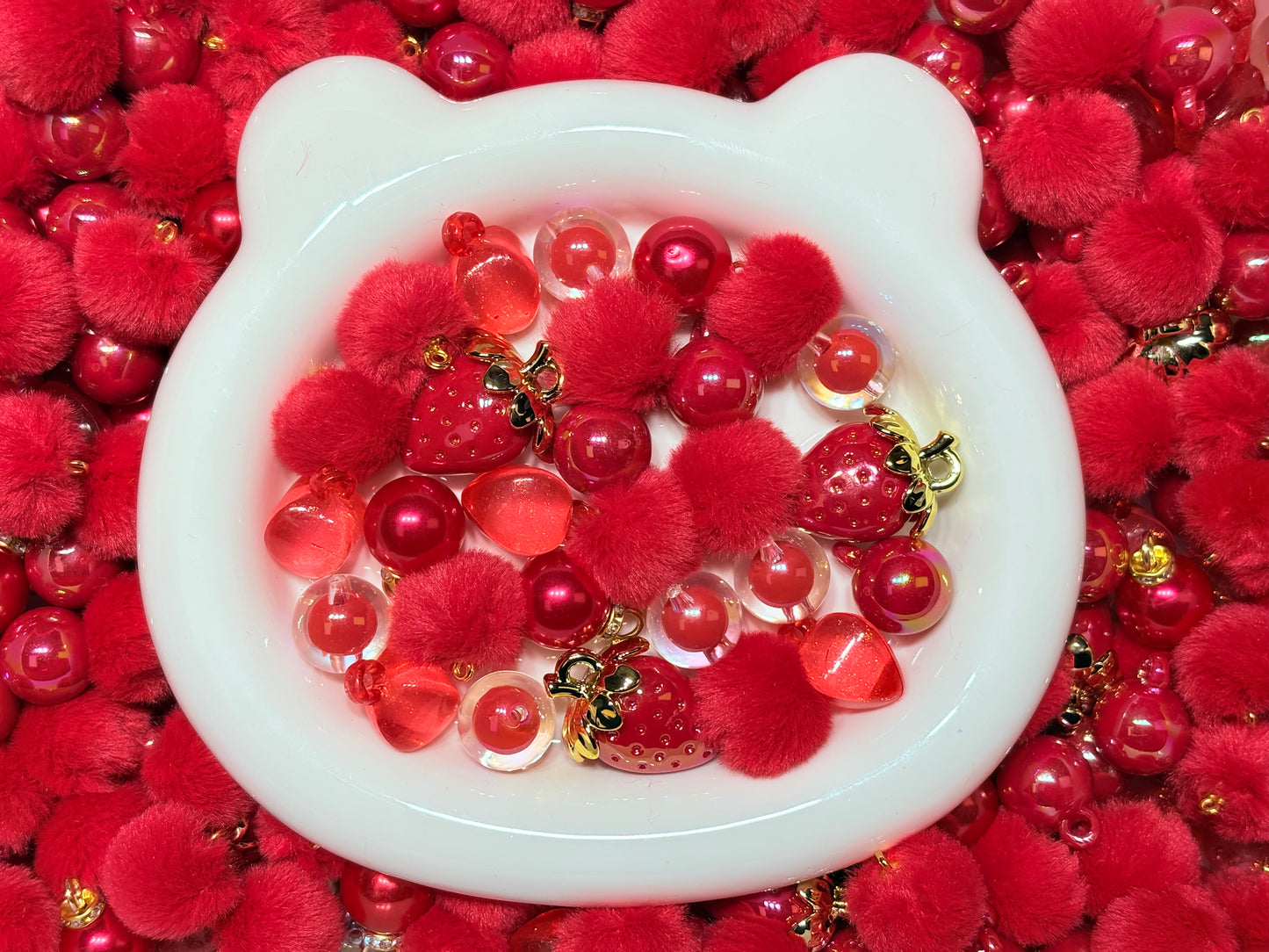 12.17NEW【FL009】レッドイチゴダンゴ（カン付きビーズ5種類、150mlに2個のイチゴ、もふもふビーズ入り、リース用）