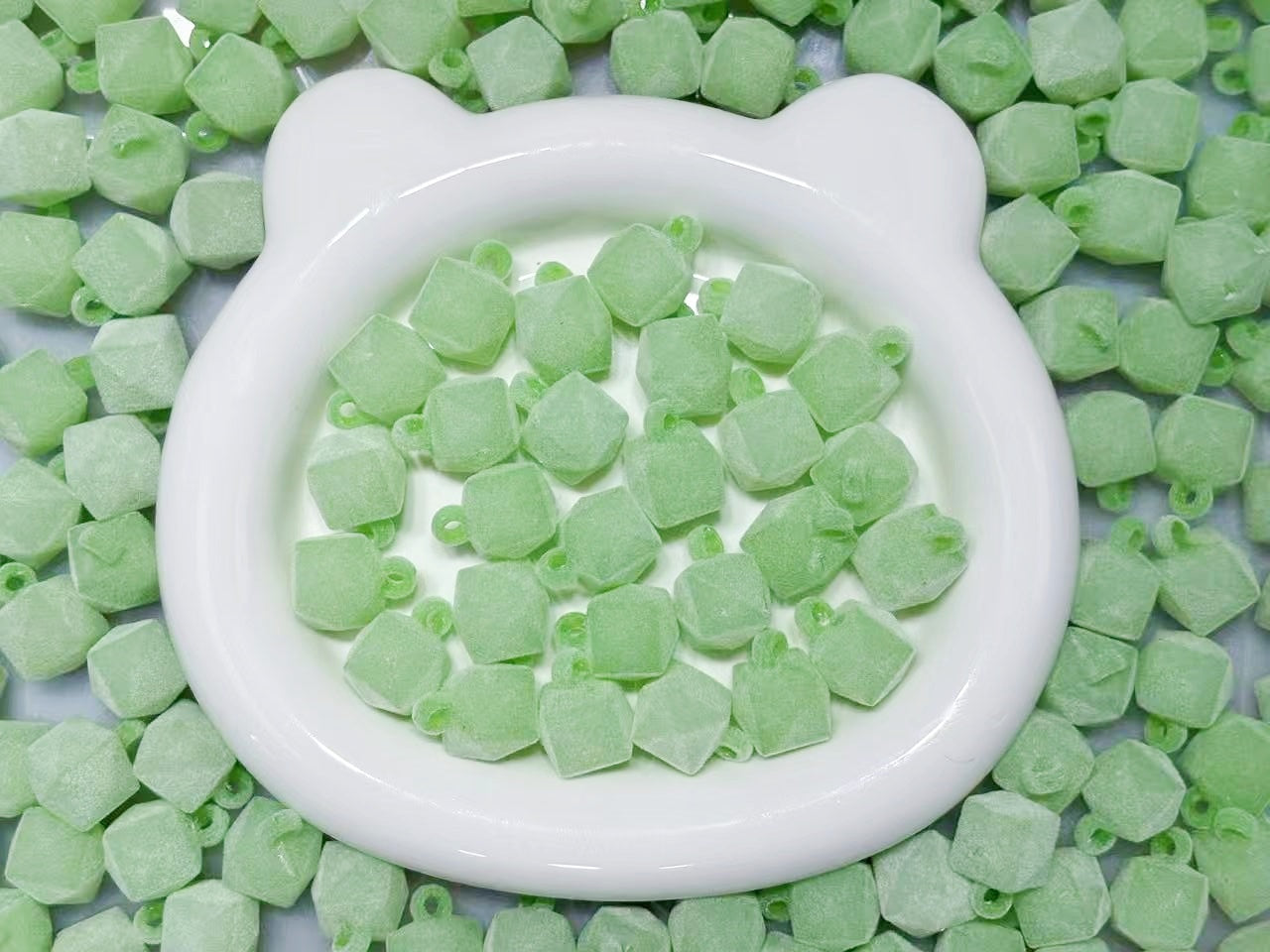 12.17NEW♥段階式割引♥【T104】多角形フロッキービーズ（♥夜光♥カン付きビーズ、16ｍｍ）