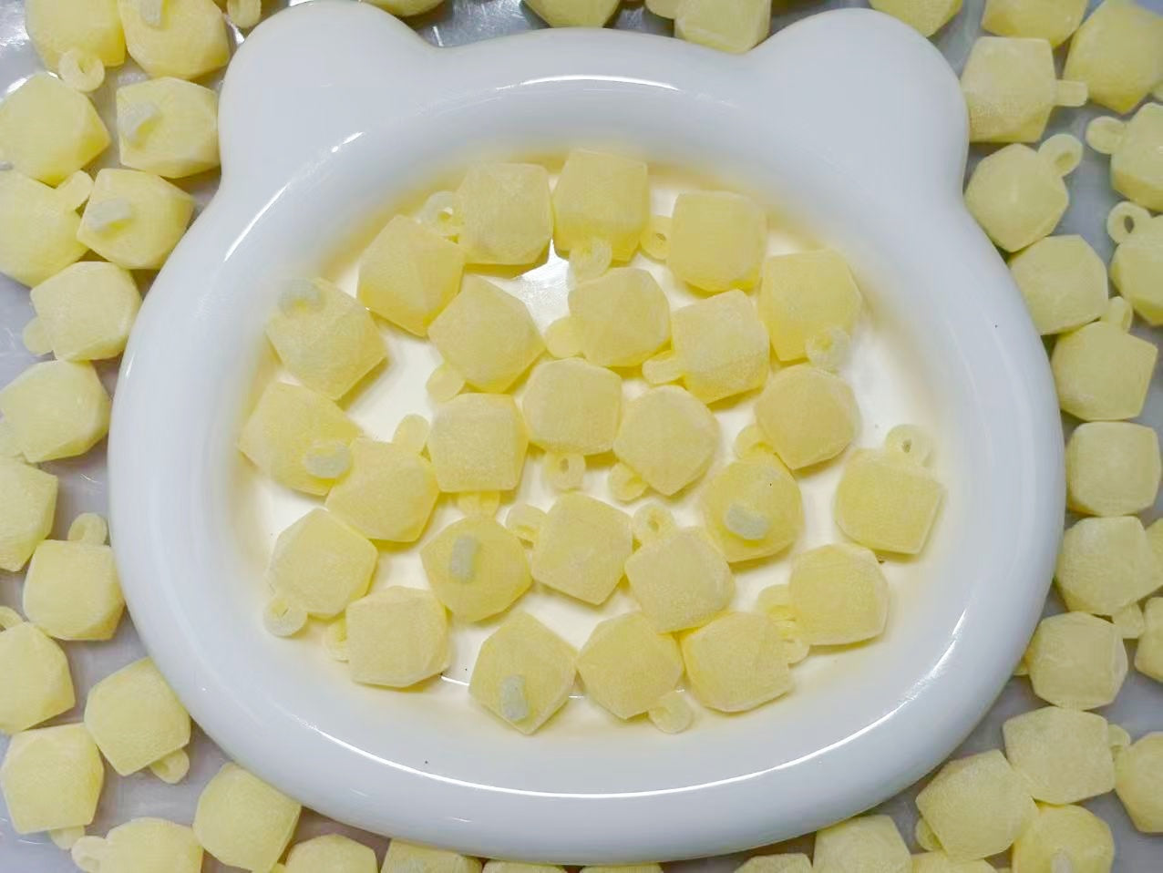 4.23再入荷♥段階式割引♥【T104】多角形フロッキービーズ（♥夜光♥カン付きビーズ、16ｍｍ）