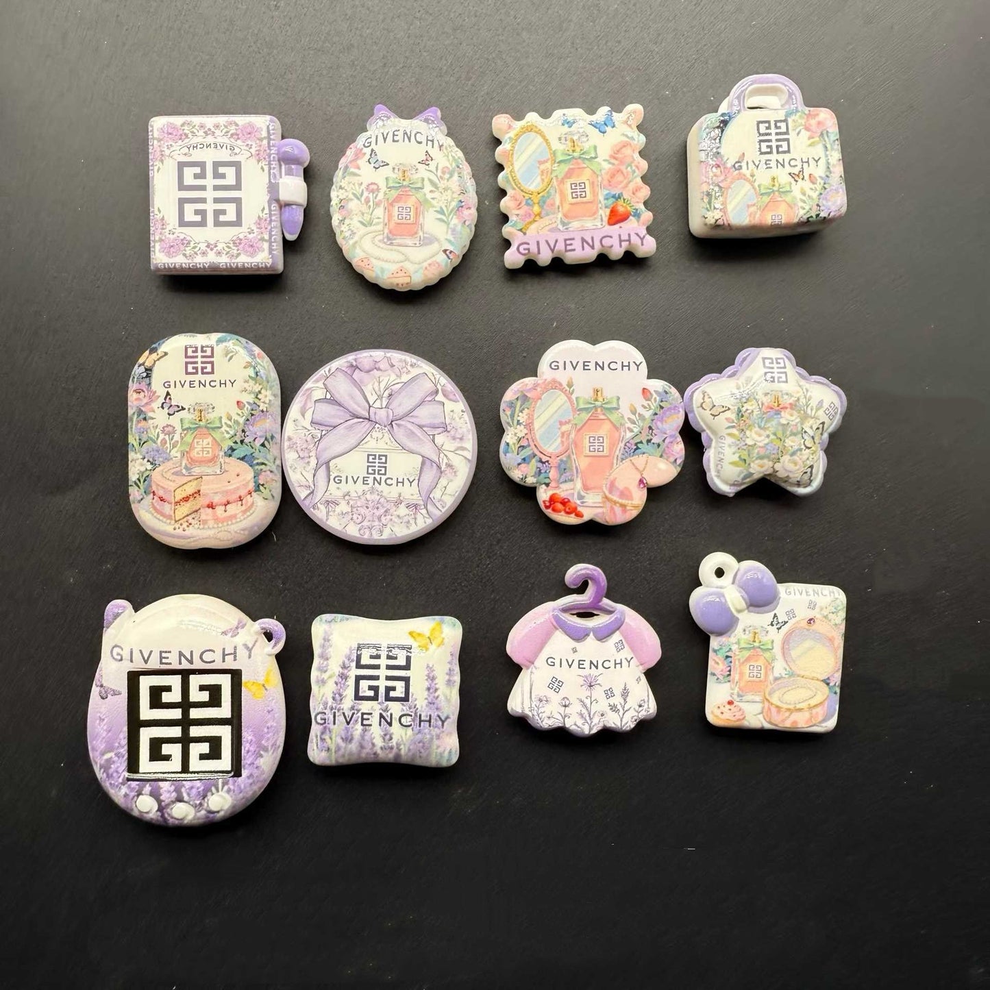 1.9NEW【A421】ジバンシー（ロゴビーズ12種類）